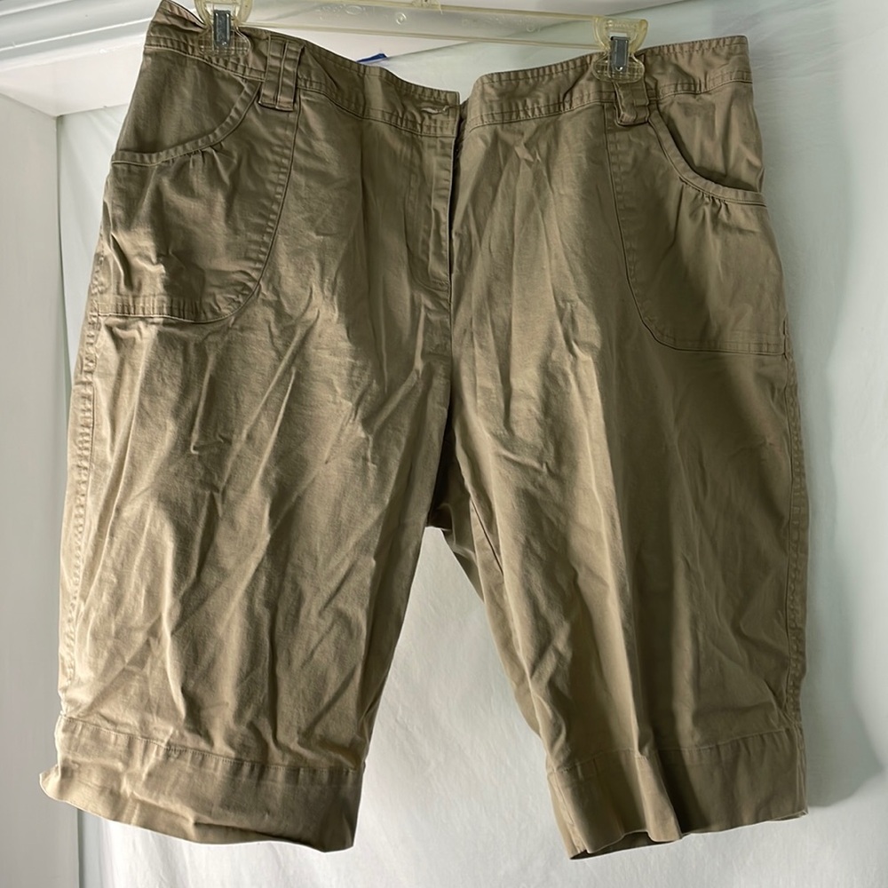 Casual women  Shorts Cato size 22W 97% cotton 3% spandex